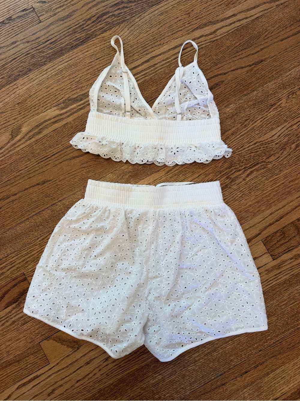 Intimissimi White Eyelet Lace Bralette & Shorts Matching Lingerie/Loungewear Set - Picture 4 of 9